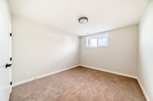 1102 Clover Close, Carstairs, AB - Indoor Photo Showing Other Room