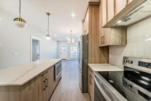 1102 Clover Close, Carstairs, AB - Indoor Photo Showing Kitchen