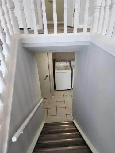 B-1404 43 Street Se, Calgary, AB - Indoor Photo Showing Other Room