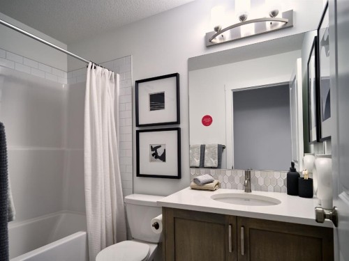 229-380 Seton Villas Se, Calgary, AB - Indoor Photo Showing Bathroom