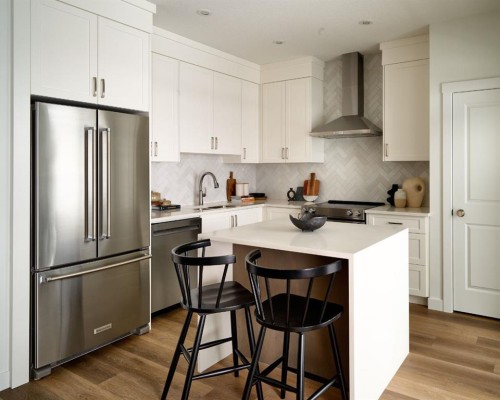 229-380 Seton Villas Se, Calgary, AB - Indoor Photo Showing Kitchen With Upgraded Kitchen