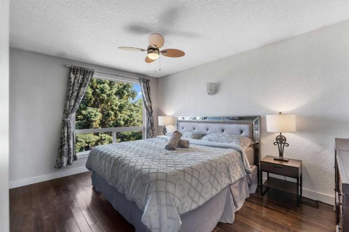 700 West Chestermere Drive, Chestermere, AB - Indoor Photo Showing Bedroom