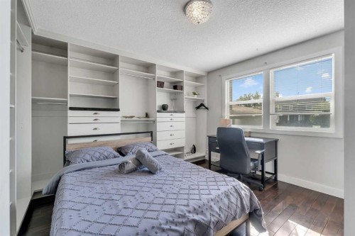 700 West Chestermere Drive, Chestermere, AB - Indoor Photo Showing Bedroom