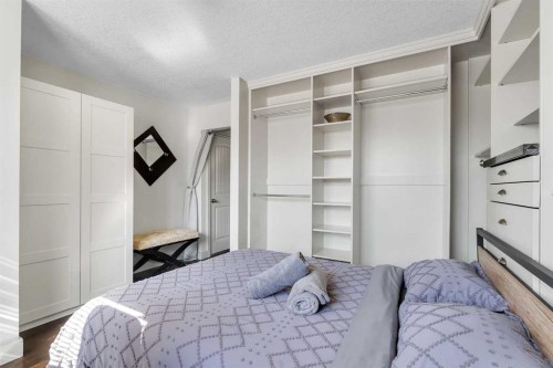 700 West Chestermere Drive, Chestermere, AB - Indoor Photo Showing Bedroom