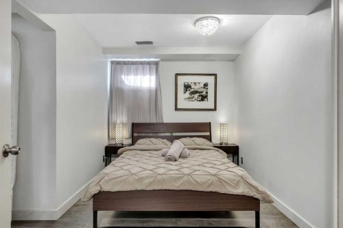 700 West Chestermere Drive, Chestermere, AB - Indoor Photo Showing Bedroom