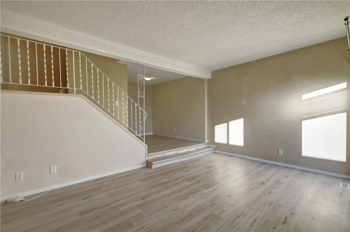 9-1111 Canterbury Drive Sw, Calgary, AB - Indoor Photo Showing Other Room