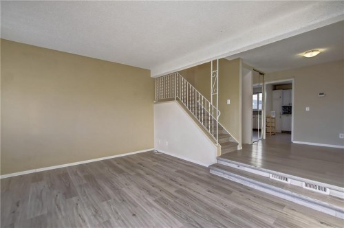 9-1111 Canterbury Drive Sw, Calgary, AB - Indoor Photo Showing Other Room