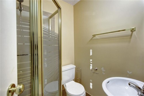 9-1111 Canterbury Drive Sw, Calgary, AB - Indoor Photo Showing Bathroom