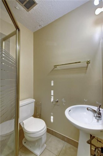 9-1111 Canterbury Drive Sw, Calgary, AB - Indoor Photo Showing Bathroom