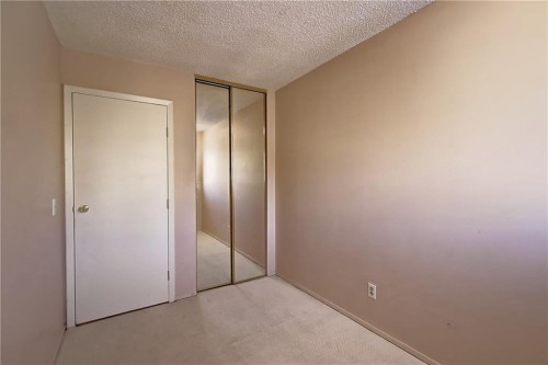 9-1111 Canterbury Drive Sw, Calgary, AB - Indoor Photo Showing Other Room