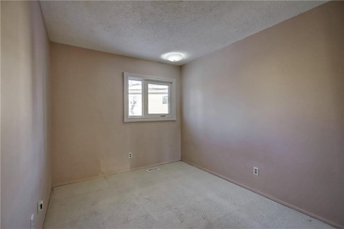 9-1111 Canterbury Drive Sw, Calgary, AB - Indoor Photo Showing Other Room