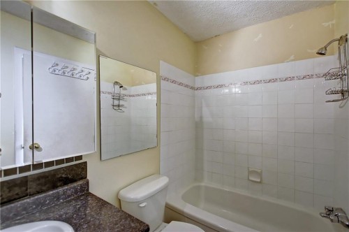 9-1111 Canterbury Drive Sw, Calgary, AB - Indoor Photo Showing Bathroom