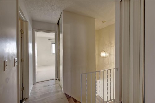 9-1111 Canterbury Drive Sw, Calgary, AB - Indoor Photo Showing Other Room