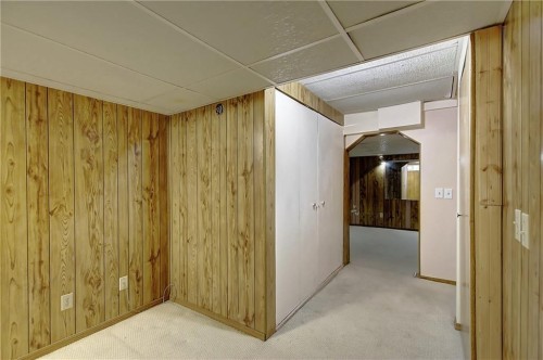 9-1111 Canterbury Drive Sw, Calgary, AB - Indoor Photo Showing Other Room