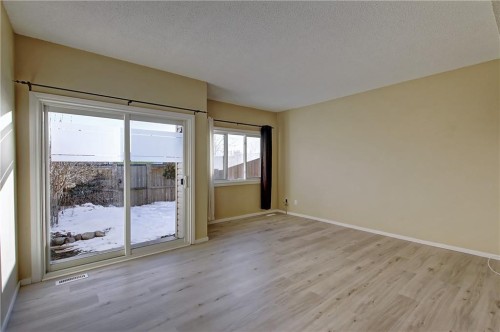 9-1111 Canterbury Drive Sw, Calgary, AB - Indoor Photo Showing Other Room