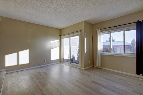 9-1111 Canterbury Drive Sw, Calgary, AB - Indoor Photo Showing Other Room