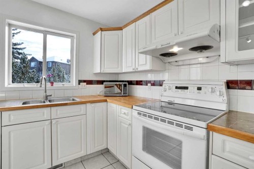 46 Somerset Close Sw, Calgary, AB - Indoor Photo Showing Kitchen With Double Sink