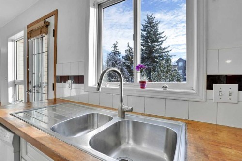 46 Somerset Close Sw, Calgary, AB - Indoor Photo Showing Kitchen With Double Sink
