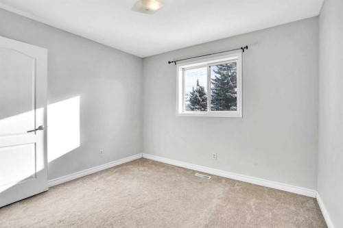 46 Somerset Close Sw, Calgary, AB - Indoor Photo Showing Other Room