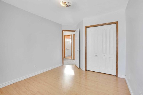 46 Somerset Close Sw, Calgary, AB - Indoor Photo Showing Other Room