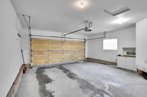 46 Somerset Close Sw, Calgary, AB - Indoor Photo Showing Garage
