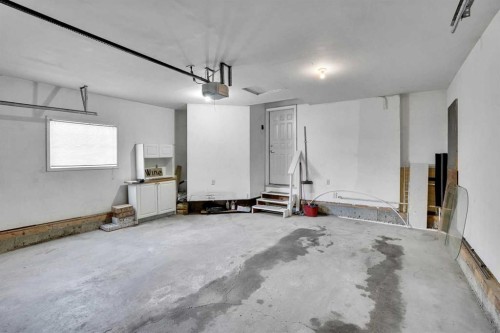 46 Somerset Close Sw, Calgary, AB - Indoor Photo Showing Garage