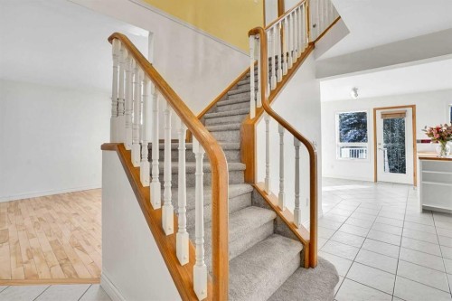 46 Somerset Close Sw, Calgary, AB - Indoor Photo Showing Other Room