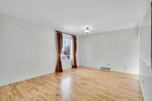 46 Somerset Close Sw, Calgary, AB - Indoor Photo Showing Other Room