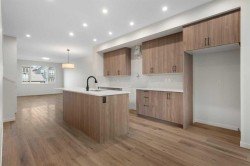 49 Annette Landing NW Calgary, AB T3R 2J7