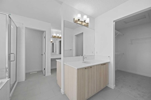 215 Corner Glen Crescent Ne, Calgary, AB - Indoor