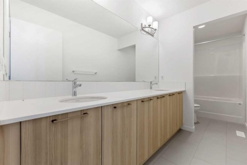 215 Corner Glen Crescent Ne, Calgary, AB - Indoor Photo Showing Bathroom