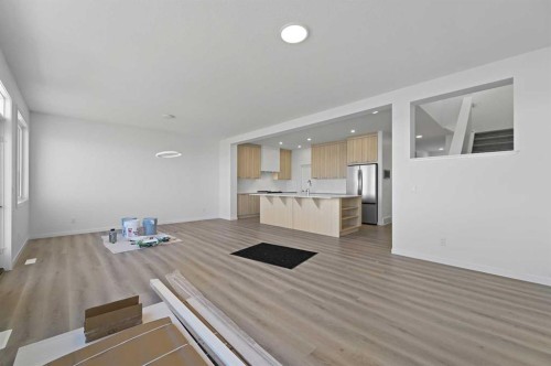 215 Corner Glen Crescent Ne, Calgary, AB - Indoor Photo Showing Kitchen