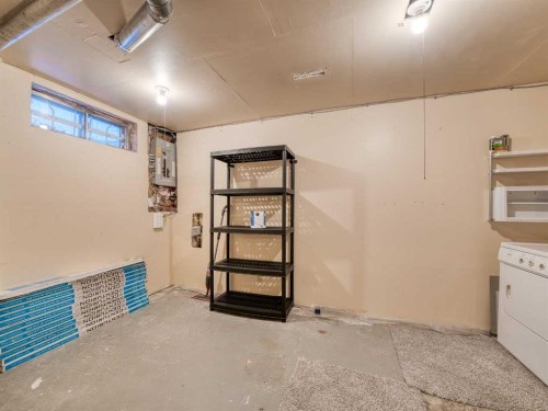 10 Martinbrook Road Ne, Calgary, AB - Indoor
