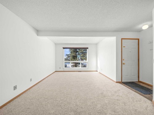 10 Martinbrook Road Ne, Calgary, AB - Indoor