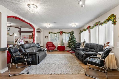 3249-1818 Simcoe Boulevard Sw, Calgary, AB - Indoor Photo Showing Living Room