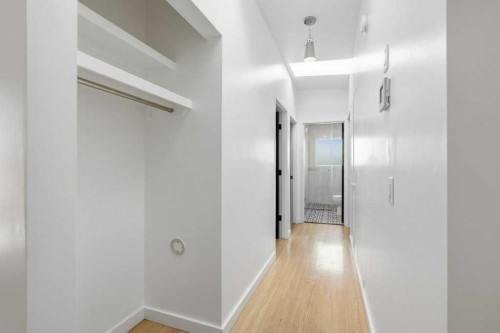 3124 Leduc Crescent Sw, Calgary, AB - Indoor Photo Showing Other Room