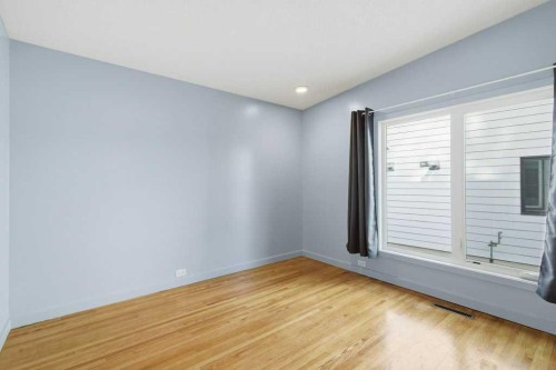 3124 Leduc Crescent Sw, Calgary, AB - Indoor Photo Showing Other Room