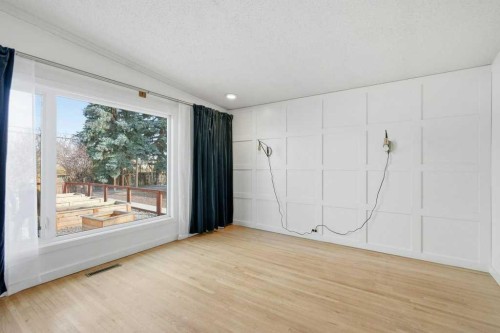 3124 Leduc Crescent Sw, Calgary, AB - Indoor Photo Showing Other Room