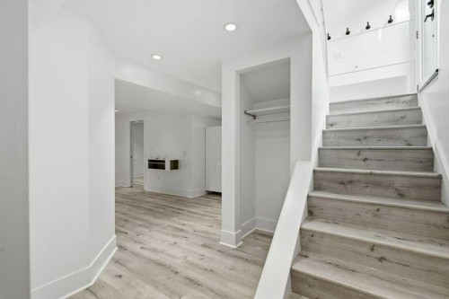 3124 Leduc Crescent Sw, Calgary, AB - Indoor Photo Showing Other Room