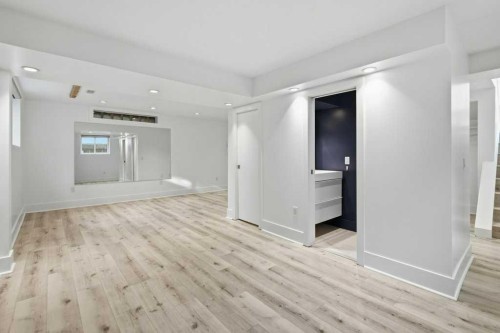 3124 Leduc Crescent Sw, Calgary, AB - Indoor Photo Showing Other Room