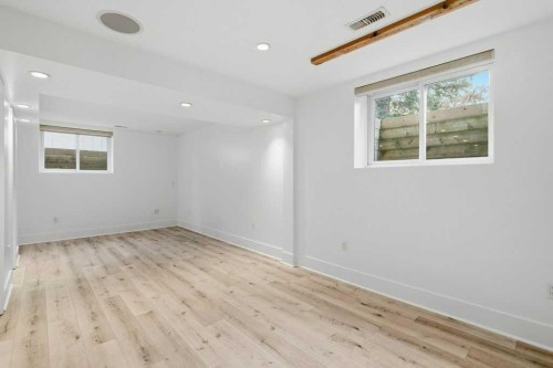 3124 Leduc Crescent Sw, Calgary, AB - Indoor Photo Showing Other Room