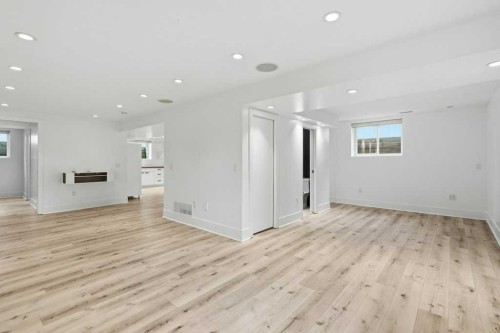 3124 Leduc Crescent Sw, Calgary, AB - Indoor Photo Showing Other Room