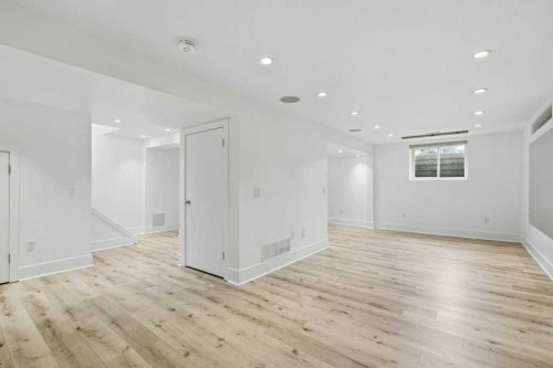 3124 Leduc Crescent Sw, Calgary, AB - Indoor Photo Showing Other Room