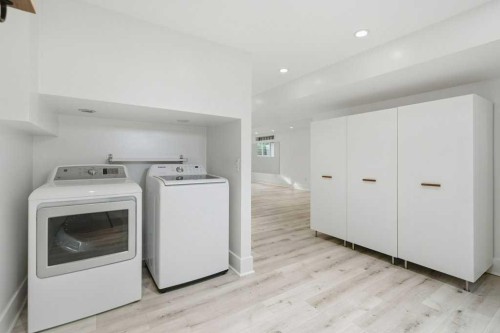 3124 Leduc Crescent Sw, Calgary, AB - Indoor Photo Showing Laundry Room