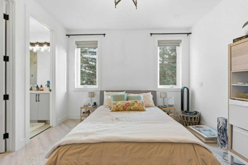 3124 Leduc Crescent Sw, Calgary, AB - Indoor Photo Showing Bedroom