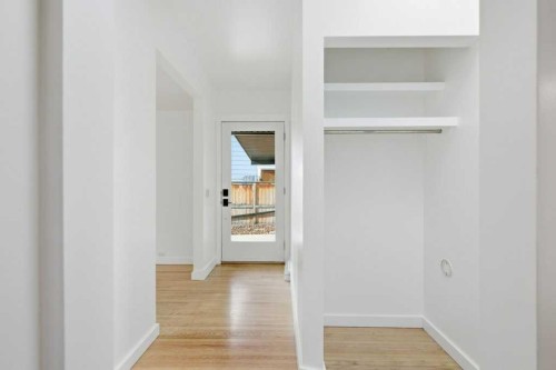 3124 Leduc Crescent Sw, Calgary, AB - Indoor Photo Showing Other Room