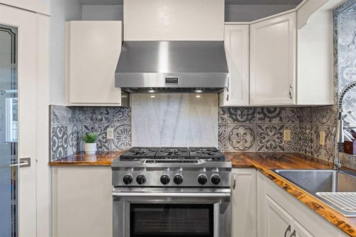 73 Riverview Close Se, Calgary, AB - Indoor Photo Showing Kitchen