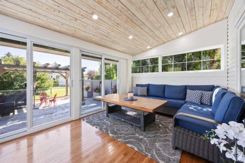 73 Riverview Close Se, Calgary, AB - Indoor Photo Showing Living Room