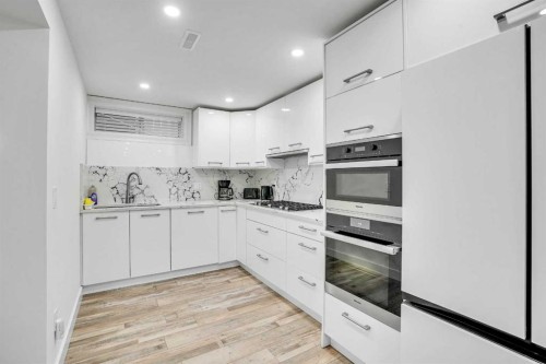 73 Riverview Close Se, Calgary, AB - Indoor Photo Showing Kitchen