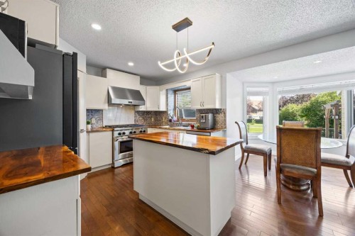 73 Riverview Close Se, Calgary, AB - Indoor Photo Showing Kitchen